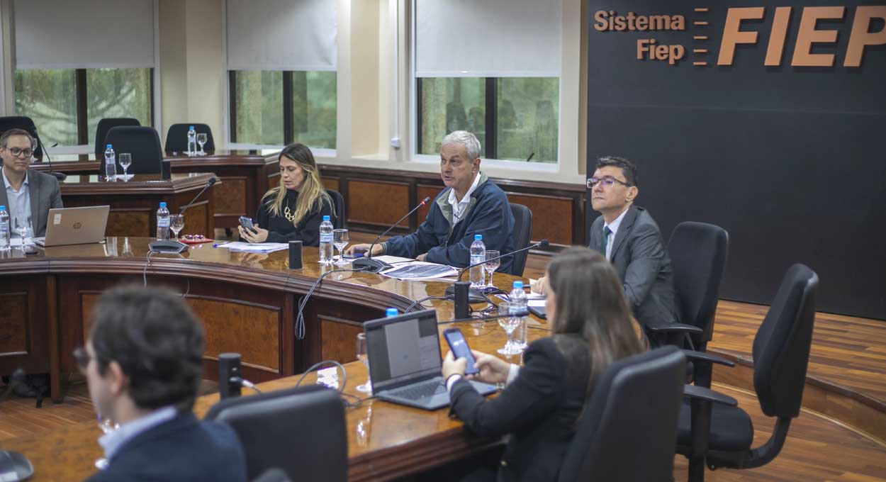 Conselho da Fiep debate desafios e avanços do mercado livre de energia