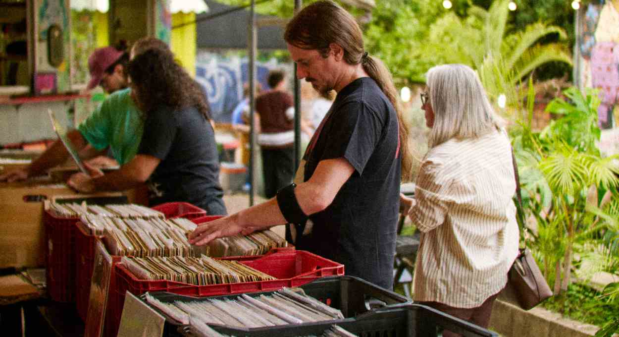 Feira de vinil com 4 mil discos e opções a partir de R$ 5 chega a Foz do Iguaçu