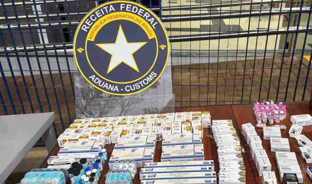 Receita Federal encontra mais de 400 ampolas de medicamentos em compartimento secreto de carro