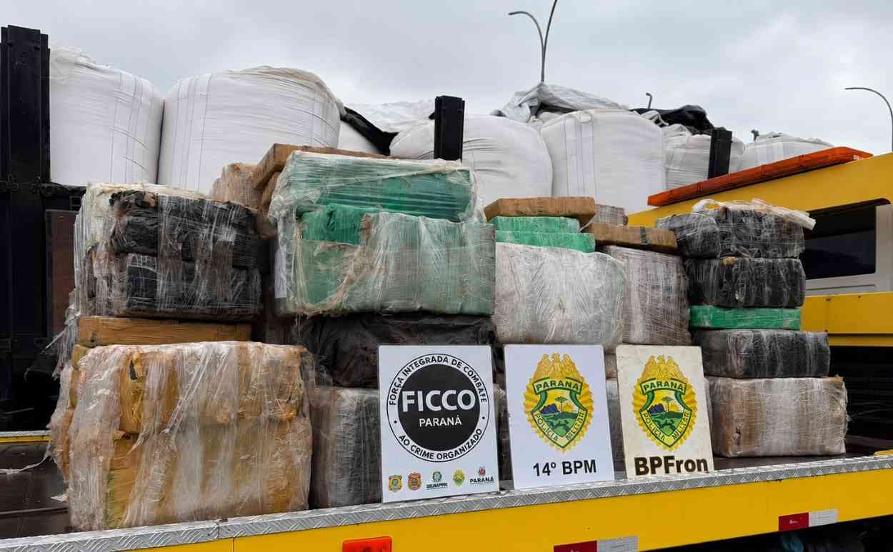 Ingrediente estranho: PM bloqueia duas toneladas de droga em carga de arroz na BR-277