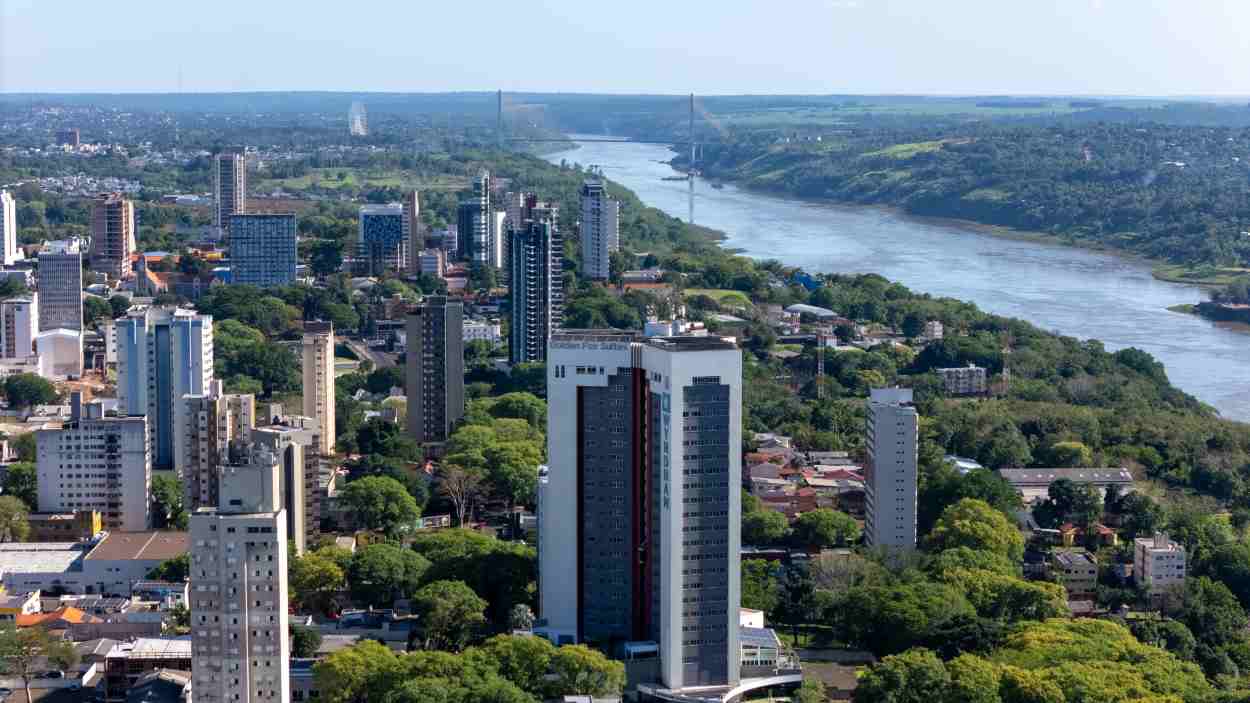 Foz do Iguaçu chega ao fim do mês com 900 vagas de emprego em múltiplas funções