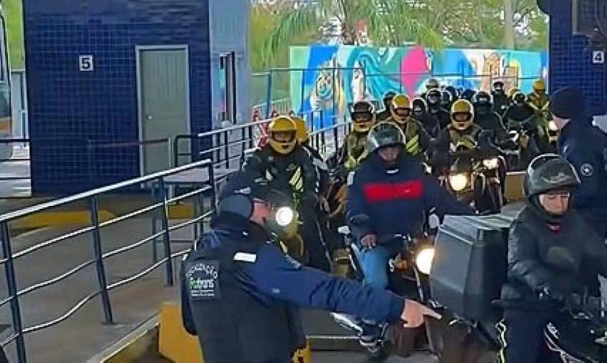 Fiscalização na Ponte da Amizade mira veículos estrangeiros em Foz e retém 63