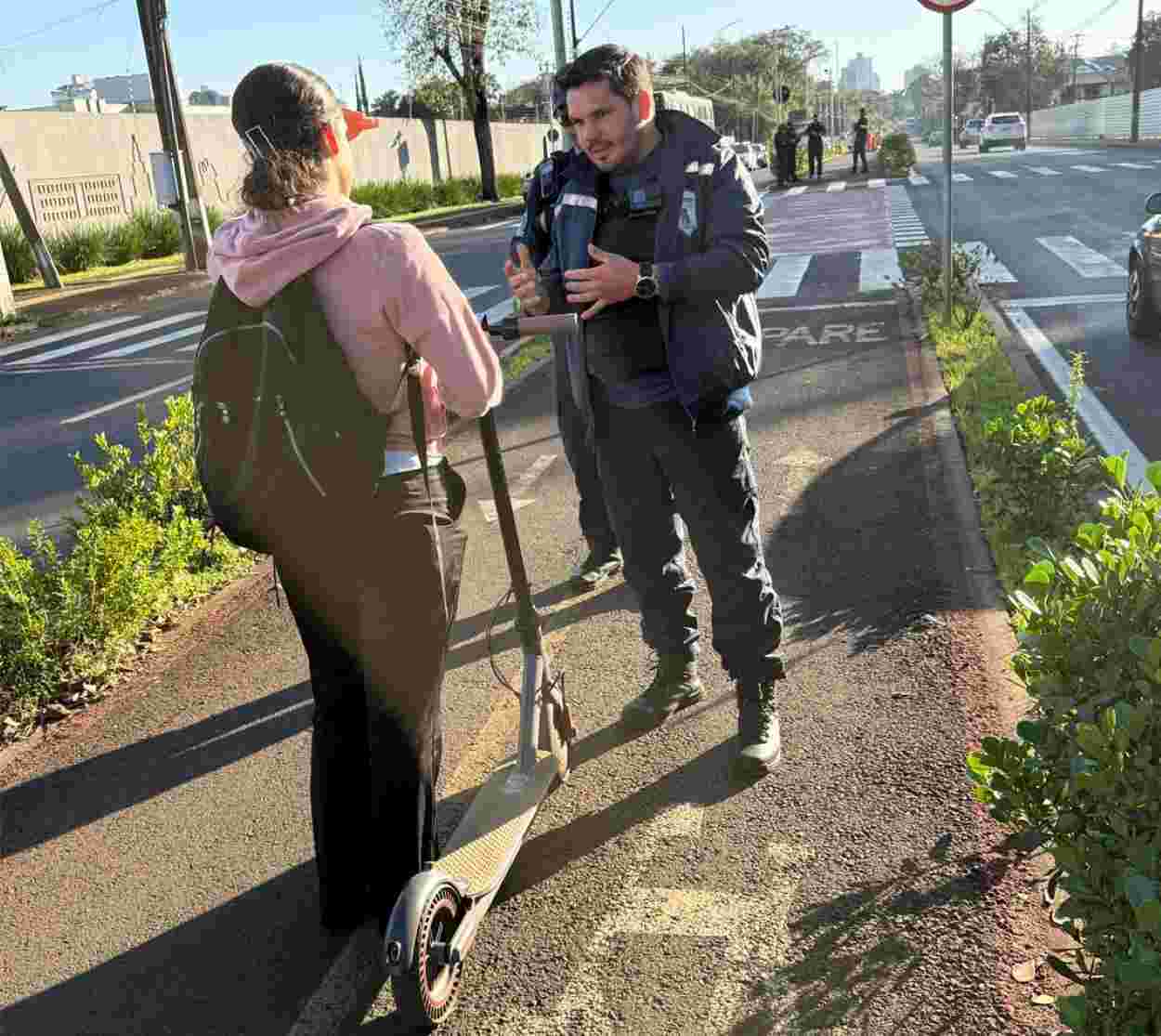 Foztrans orienta usuários de bicicletas elétricas e ciclomotores em Foz