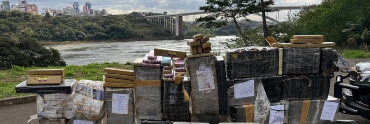 Mais de 620 quilos de maconha são apreendidos após travessia do Rio Paraná