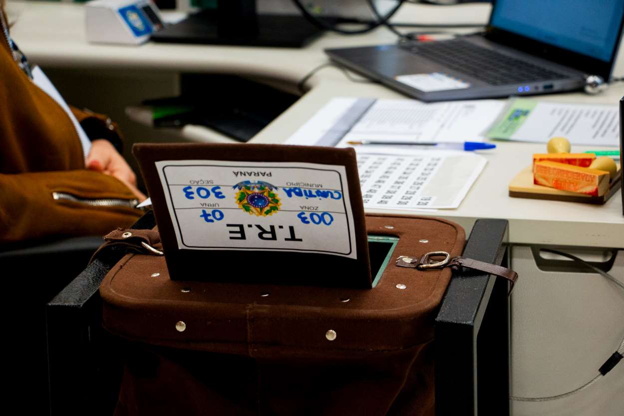 TRE-PR começa a convocar mesários para as eleições