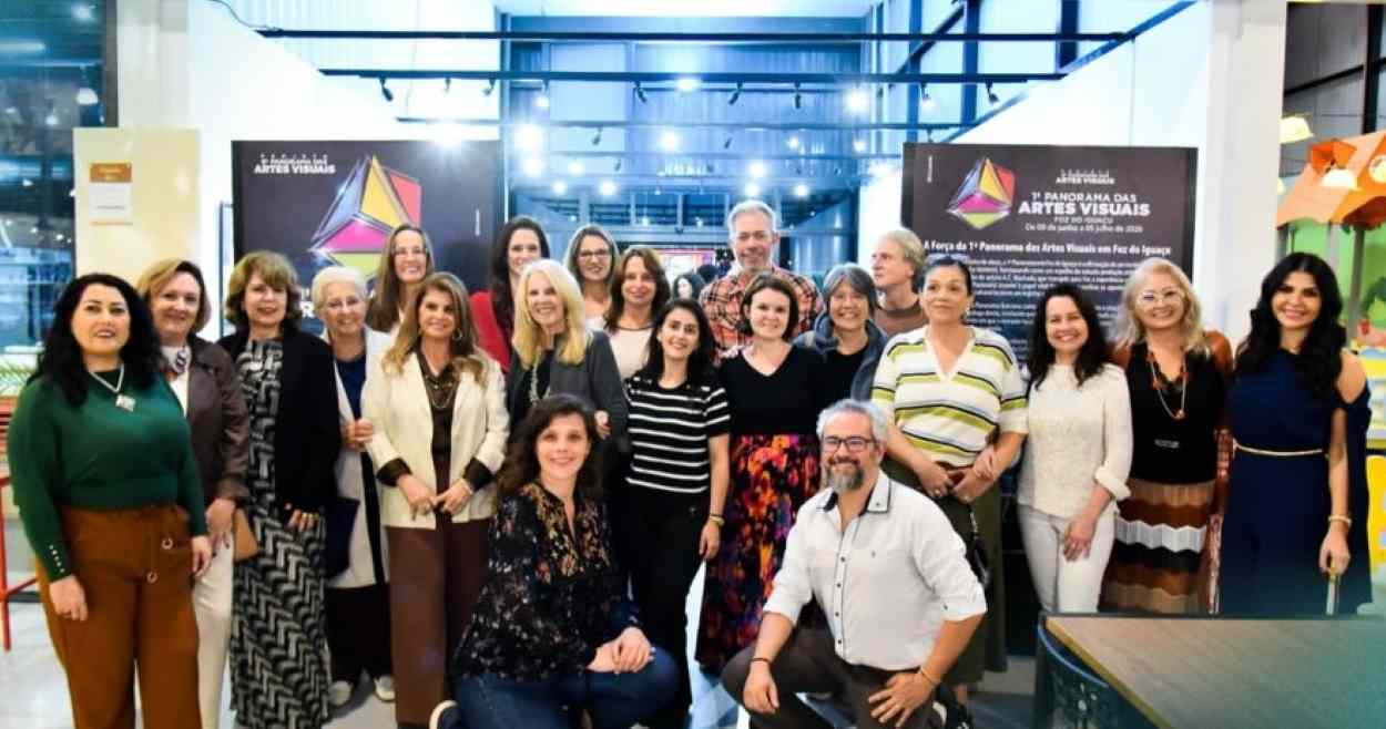 Último dia: mostra aberta ao público reúne obras de artistas de Foz
