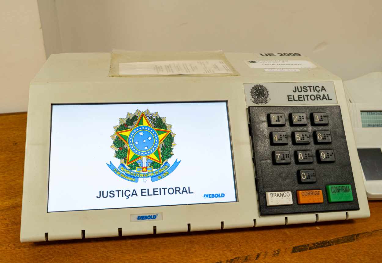 Urna eletrônica passa por Foz em semana de ações para mostrar segurança do voto