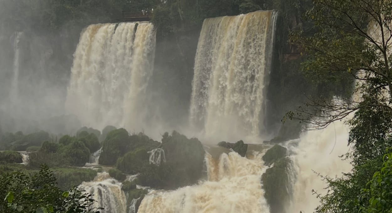 Estudantes indígenas fazem treinamento nas Cataratas do Iguaçu