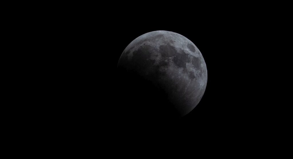 Início do eclipse.