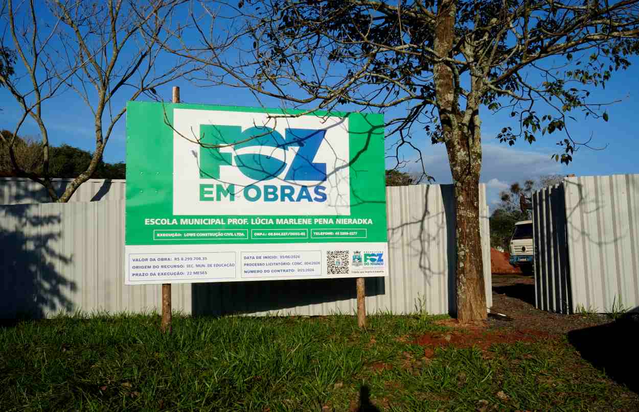 Obra da Escola Lúcia Marlene avança na Praça das Aroeiras