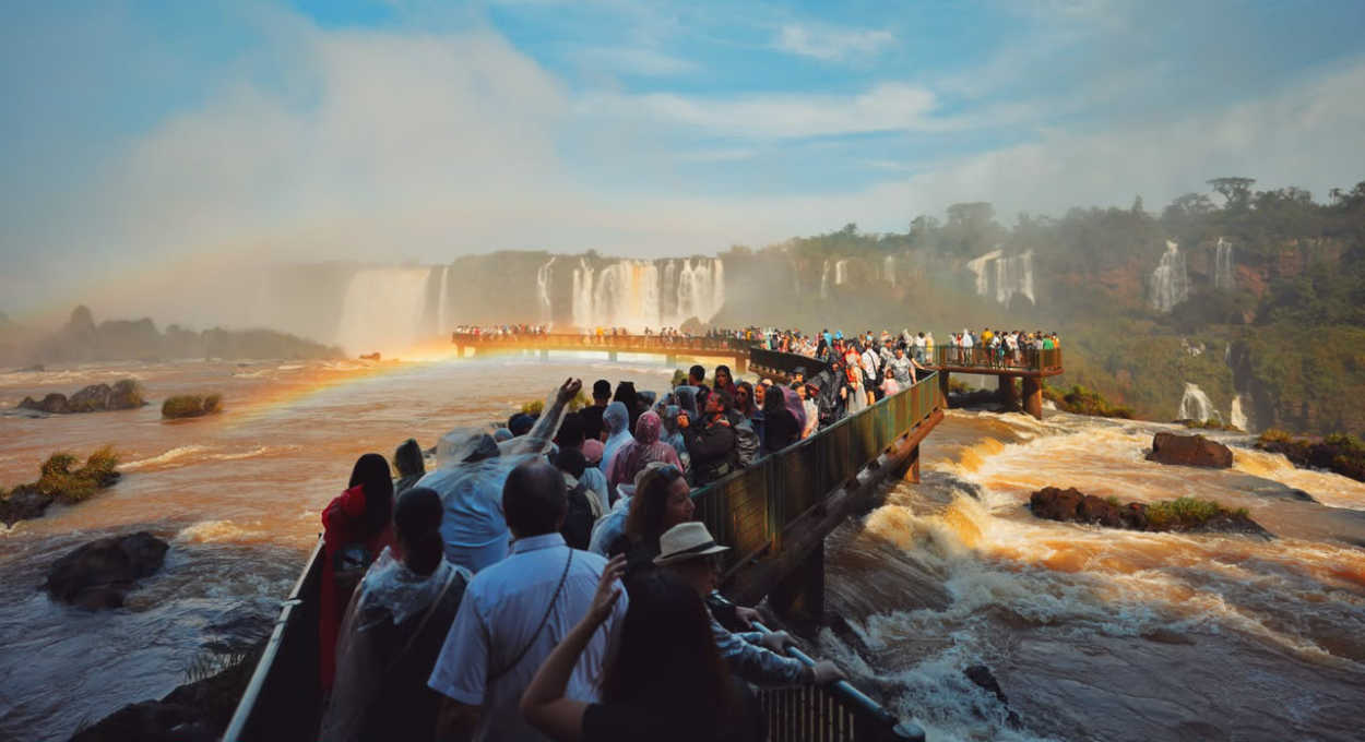 Passarela das Cataratas do Iguaçu permanece aberta à visitação