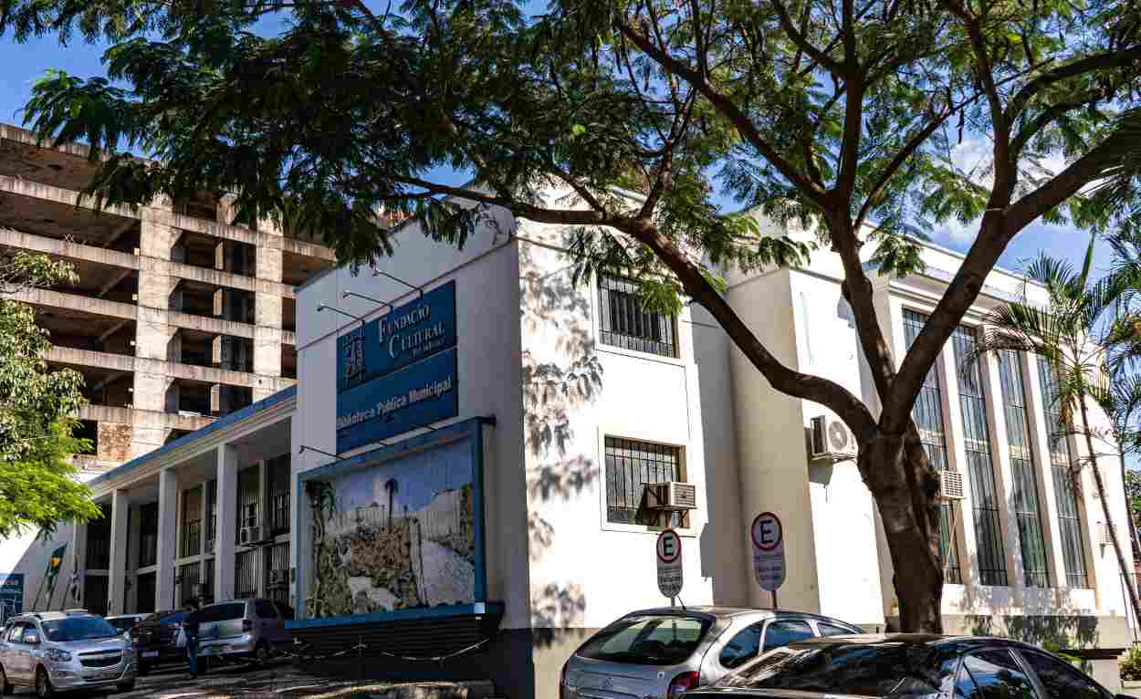 Biblioteca Pública promove troca de livros durante feira literária
