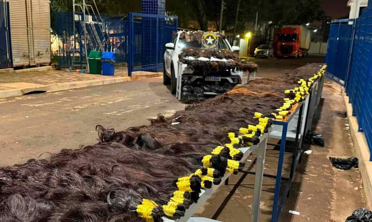 Carga de cabelo humano avaliada em R$ 1 milhão é apreendida na região de Foz do Iguaçu