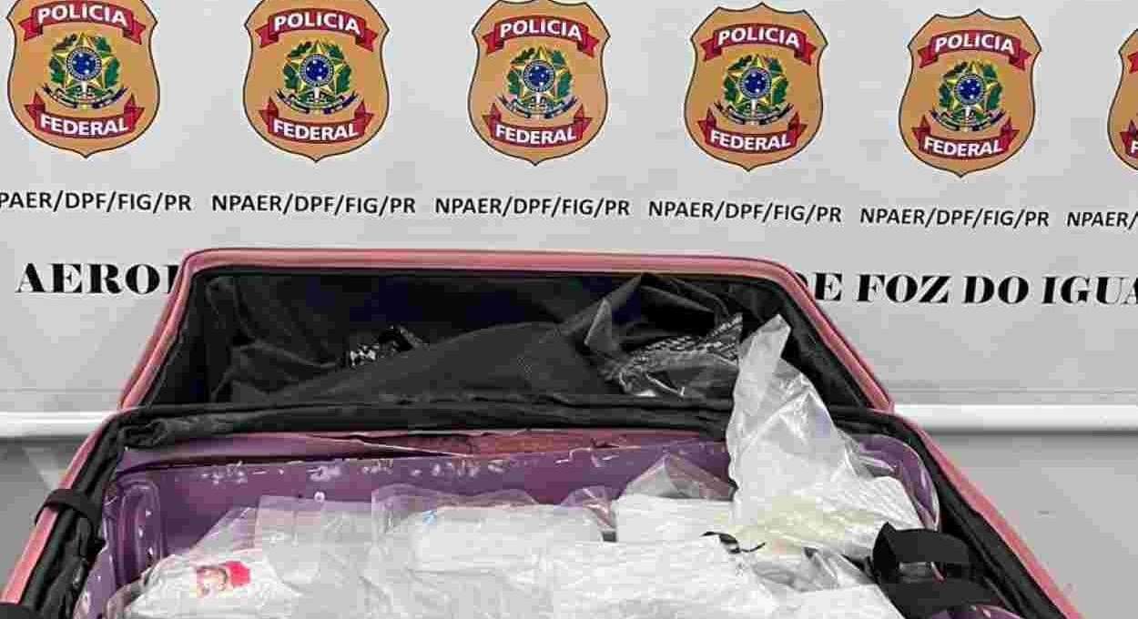 Passageira é presa com cocaína escondida em mala no Aeroporto de Foz do Iguaçu