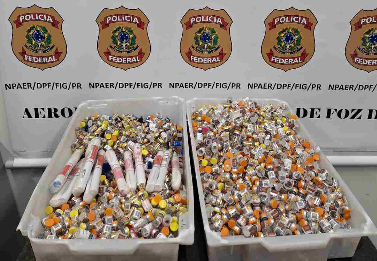 PF prende três passageiros com cocaína e medicamentos no aeroporto em Foz