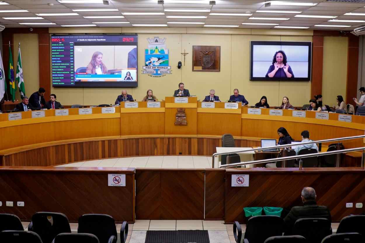 Câmara aprova com ressalvas contas do ex-prefeito Chico Brasileiro; veja o placar