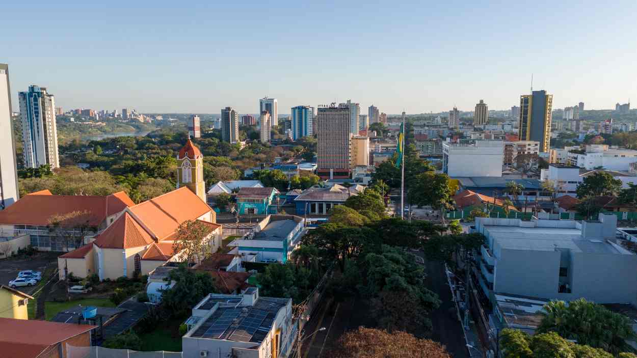 Agosto começa com 931 vagas de emprego abertas em Foz do Iguaçu