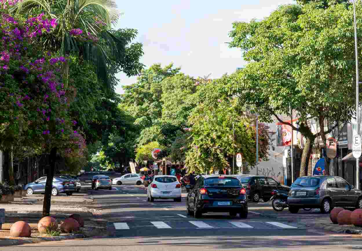 Foz do Iguaçu abre a semana com mais de 600 vagas de emprego