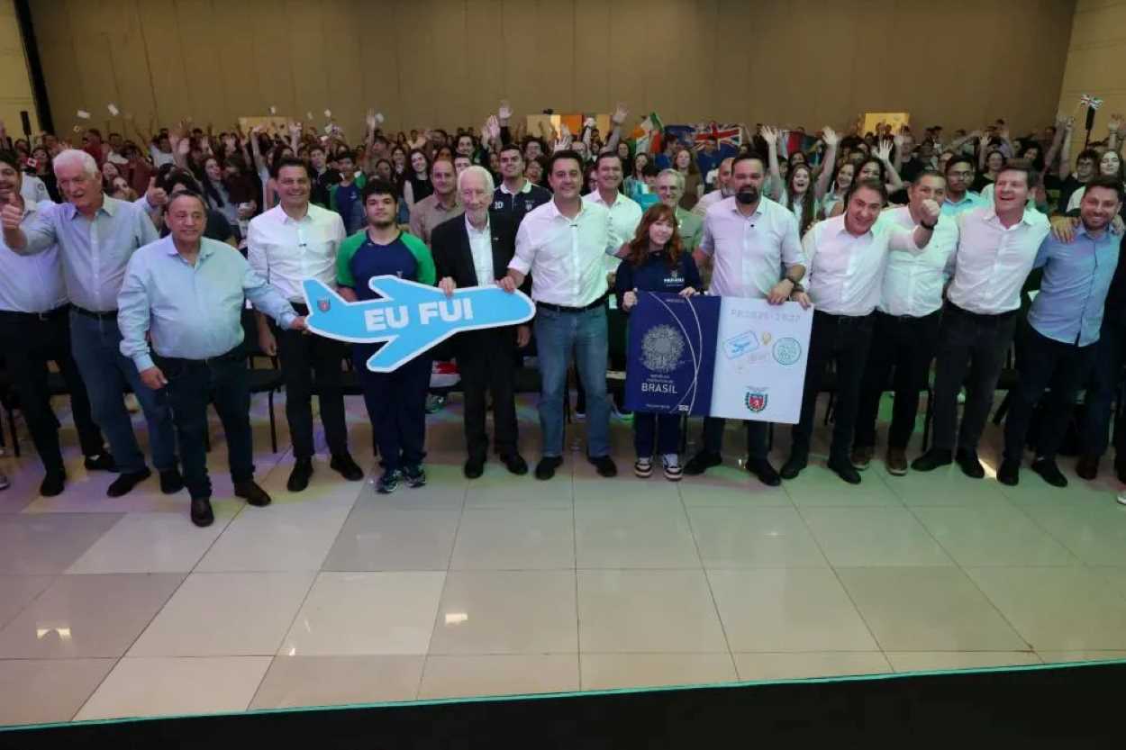 Em Foz, governador destaca Ganhando o Mundo em encontro com intercambistas