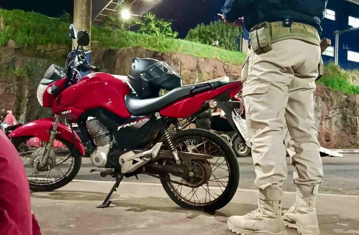Homem é preso com moto roubada após duas tentativas de fuga na Ponte da Amizade