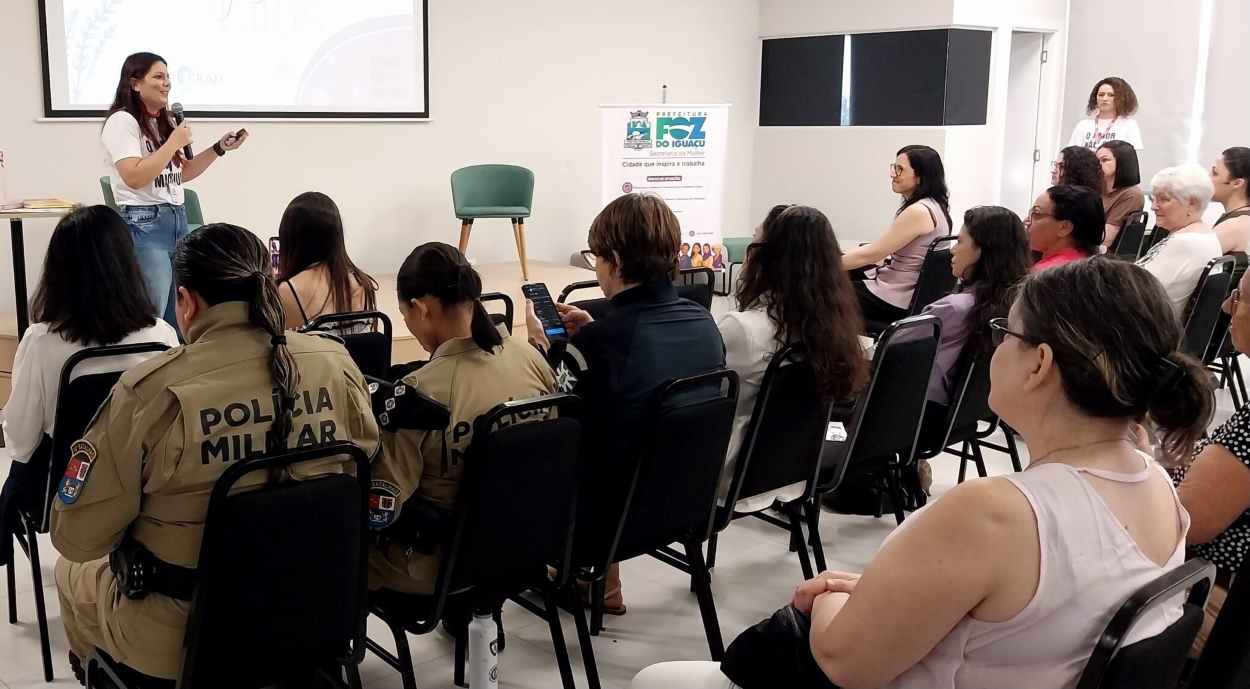 Workshop reúne mulheres contra violência doméstica e familiar em Foz