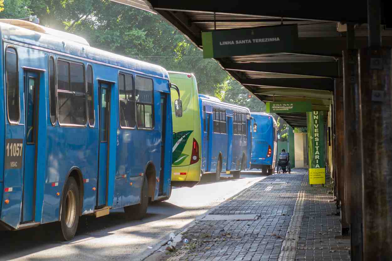 Oferta de ônibus, integração e passagem mais cara: mudanças no transporte coletivo