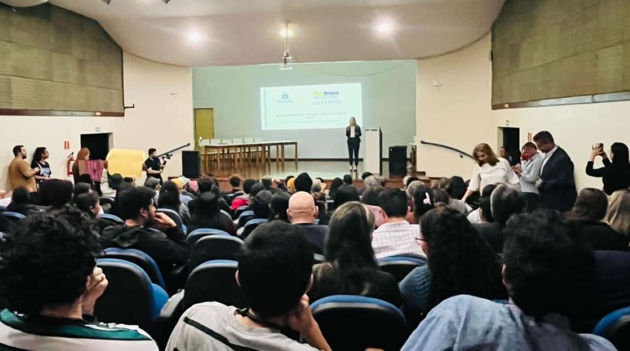 Prefeitura apresenta proposta para o transporte coletivo; usuários levam críticas, sugestões e dúvidas