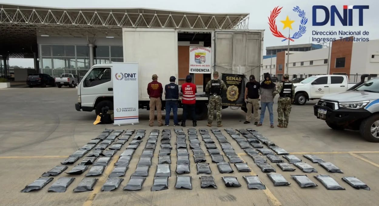 Paraguai destrói maconha apreendida na Ponte da Integração