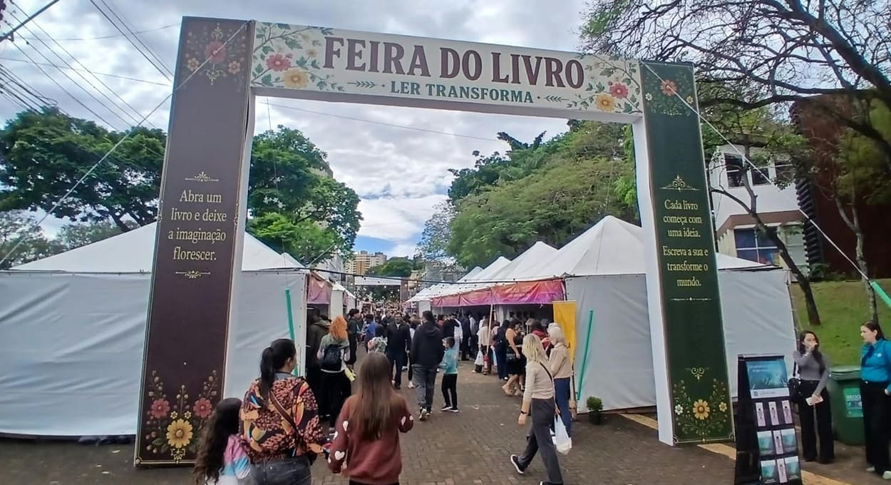 As muitas versões da Feira do Livro de Foz do Iguaçu ao longo do tempo