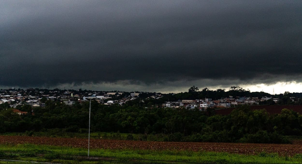 Atenção: Foz do Iguaçu tem alerta vermelho de tempestade