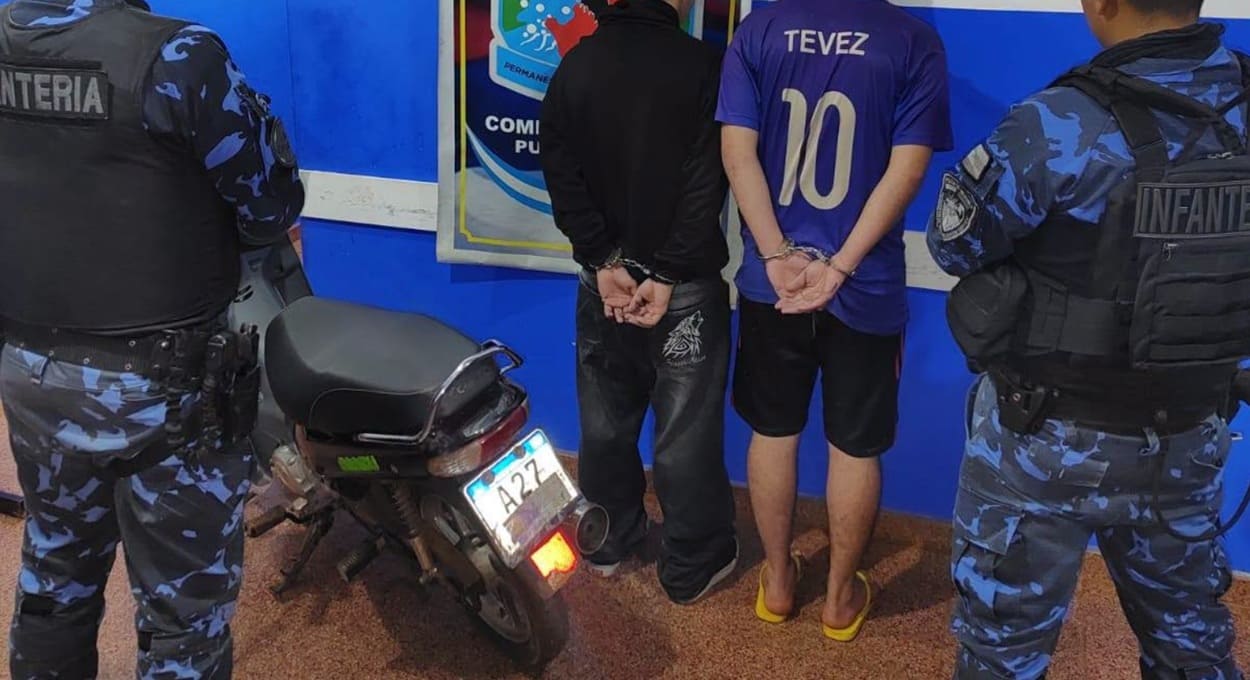 Motociclista usa nota de dinheiro para ocultar placa em Puerto Iguazú
