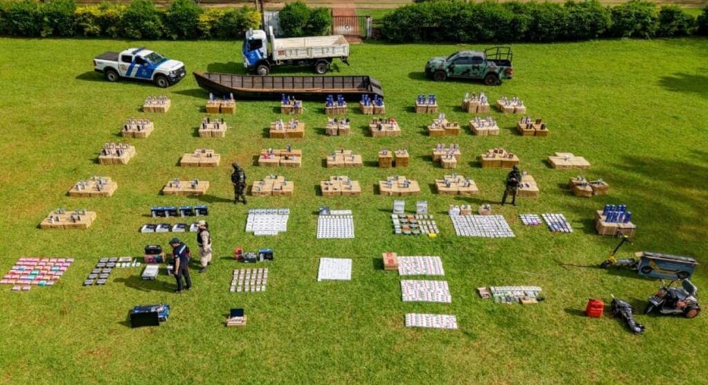 Mercadorias levadas irregularmente do Paraguai para a Argentina.