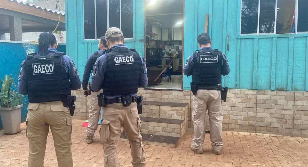 Operação do GAECO mira 18 suspeitos de integrar o PCC em Foz do Iguaçu