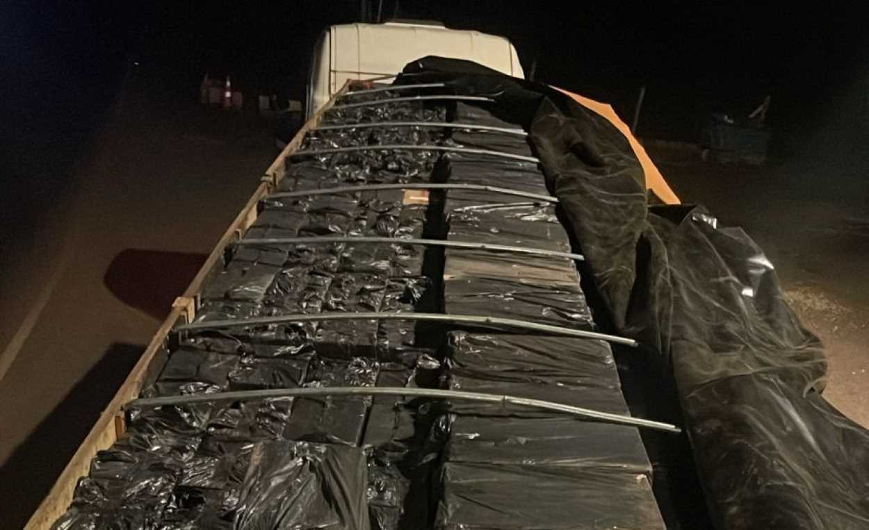 Cigarreiro: PRF flagra 450 mil maços na fronteira