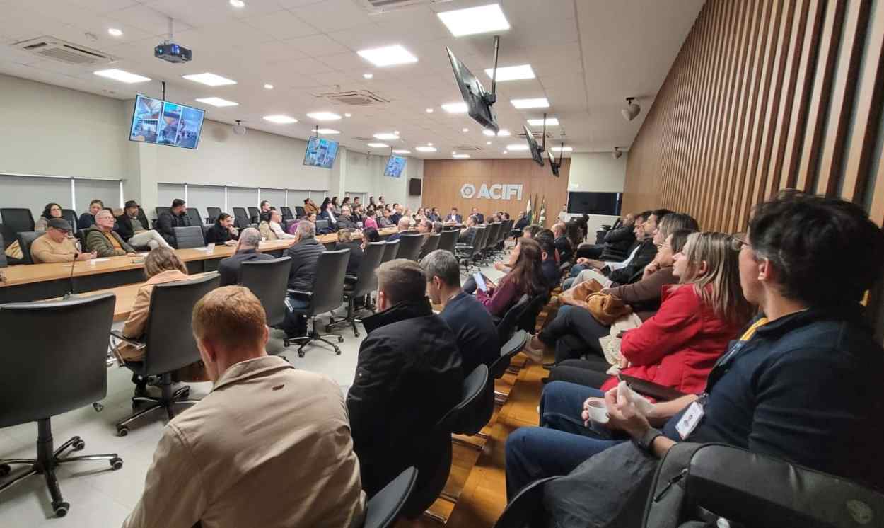 Codefoz debate integração com Paraguai e Natal em Foz