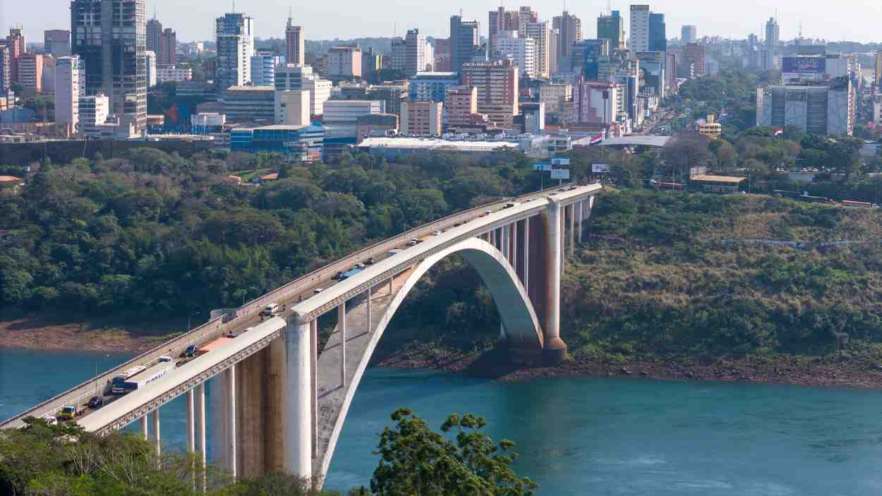 Receita apreende emagrecedores em 4 abordagens na Ponte da Amizade