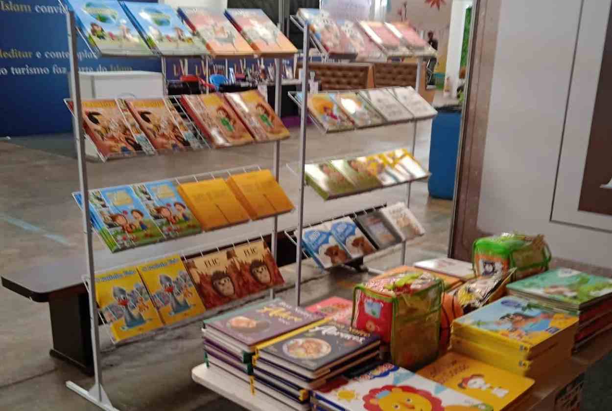 Feira do Livro: estudantes e educadores vão receber 40 mil vales-livros