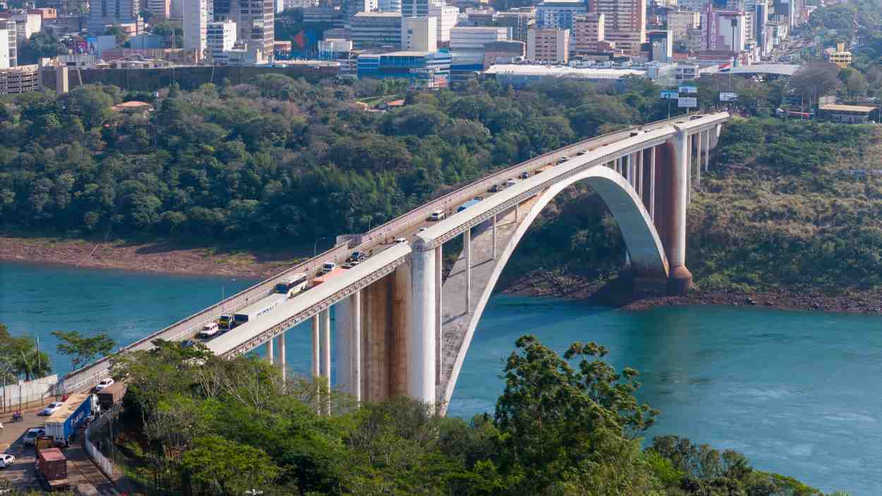 Fiscalização intercepta 4,7 quilos de cocaína na Ponte da Amizade; pó seguia para Espanha