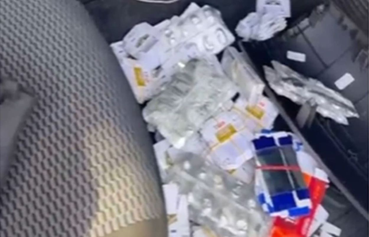 Medicamentos e anabolizantes estavam escondidos no teto e painel de carro na BR-277