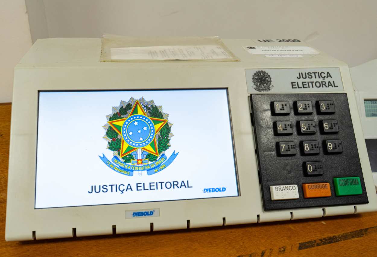 Urna eletrônica não anula voto: entenda quando o voto é nulo ou branco
