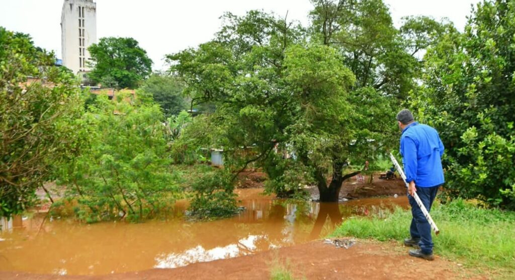 Cheia do Rio Paraná provoca impactos no bairro San Rafael.