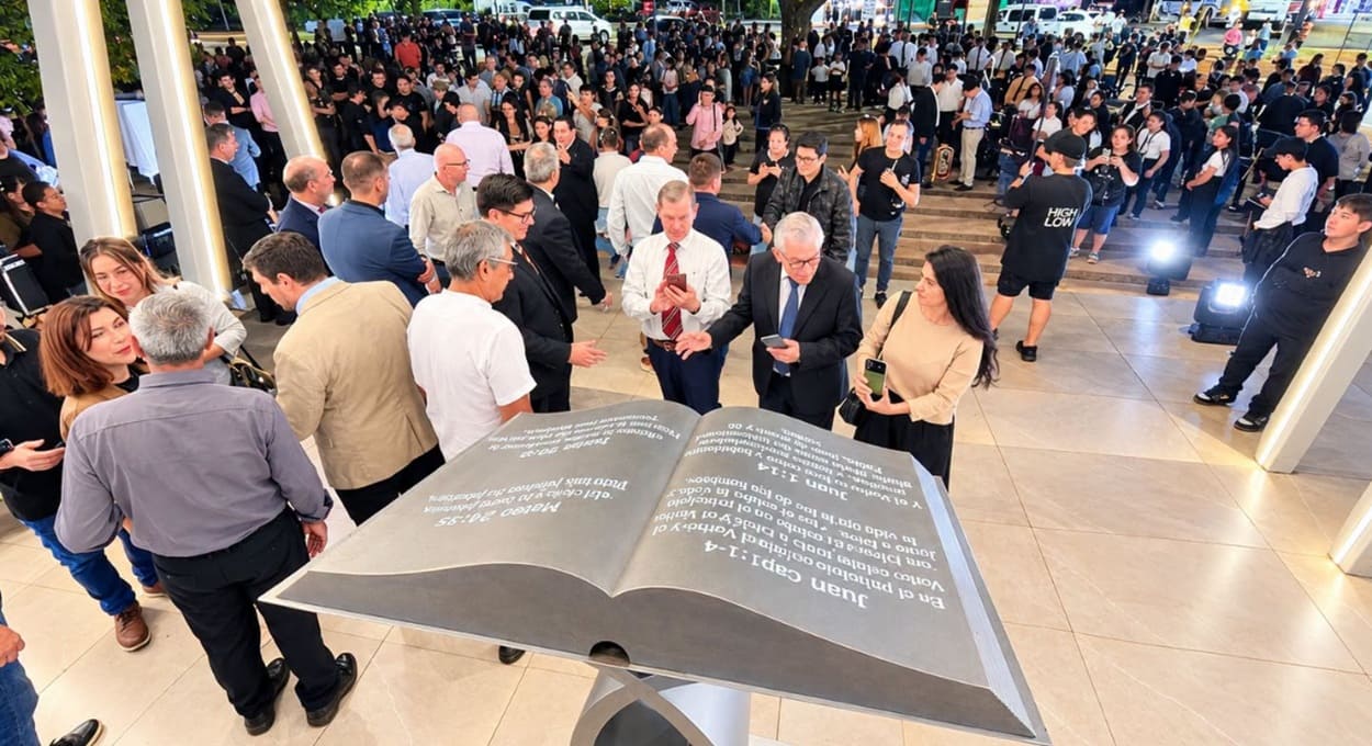 Puerto Iguazú inaugura monumento em homenagem à Bíblia