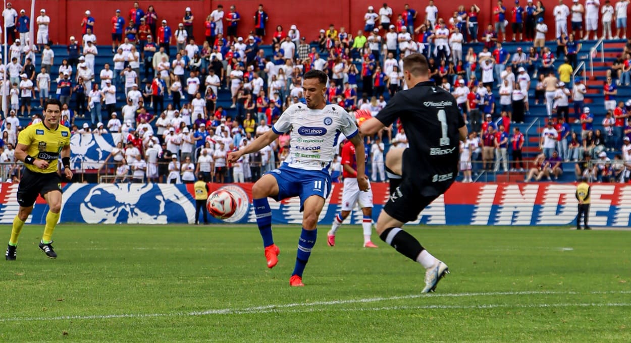 Fora de casa, Foz do Iguaçu FC empata com o Paraná Clube