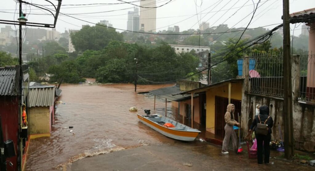 Enchente no bairro San Rafael, no Paraguai.