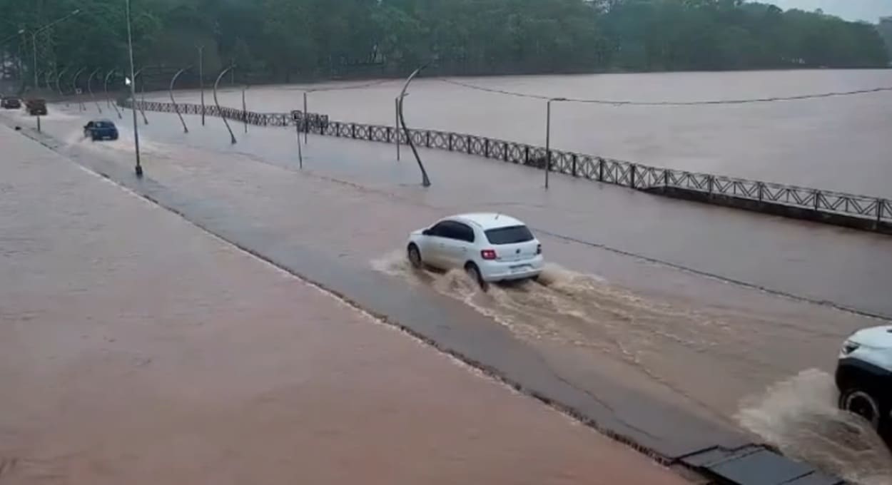 Paraguai: chuva transborda lago no centro de Ciudad del Este