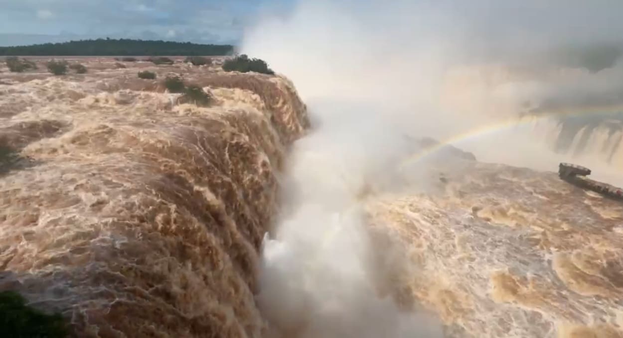 Vazão das Cataratas está dez vezes acima do normal — assista