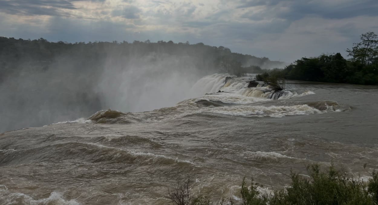 Trilhas panorâmicas das Cataratas estão fechadas na Argentina