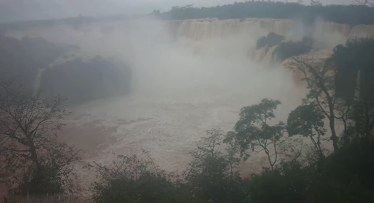 Cataratas do Iguaçu: lado argentino reabre uma das três passarelas