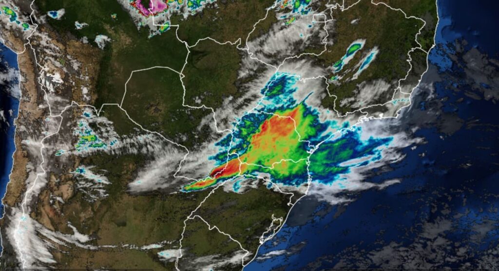 Satélite mostra áreas de instabilidade sobre Foz do Iguaçu.
