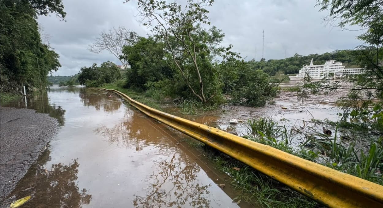 Cheia suspende evento de travessia a nado do Rio Iguaçu